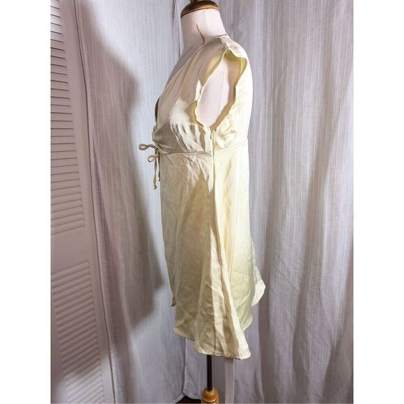 Missguided | Women’s | Dresses | L | Cream Satin Button Down Mini Dress - Picture 3 of 5